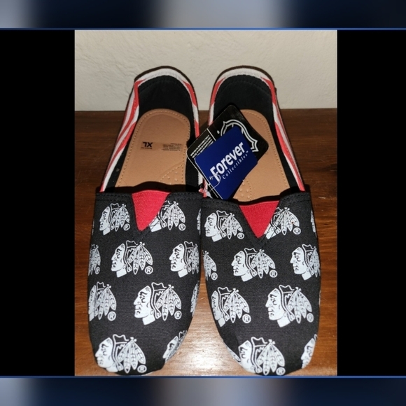 NWT Women's Chicago Blackhawks canvas shoes - Picture 4 of 9